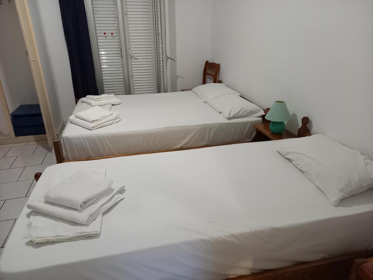 Dionisis Apartments Agia Efimia Bagian luar foto