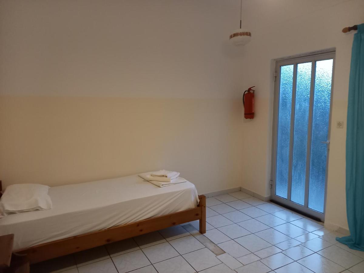 Dionisis Apartments Agia Efimia Bagian luar foto