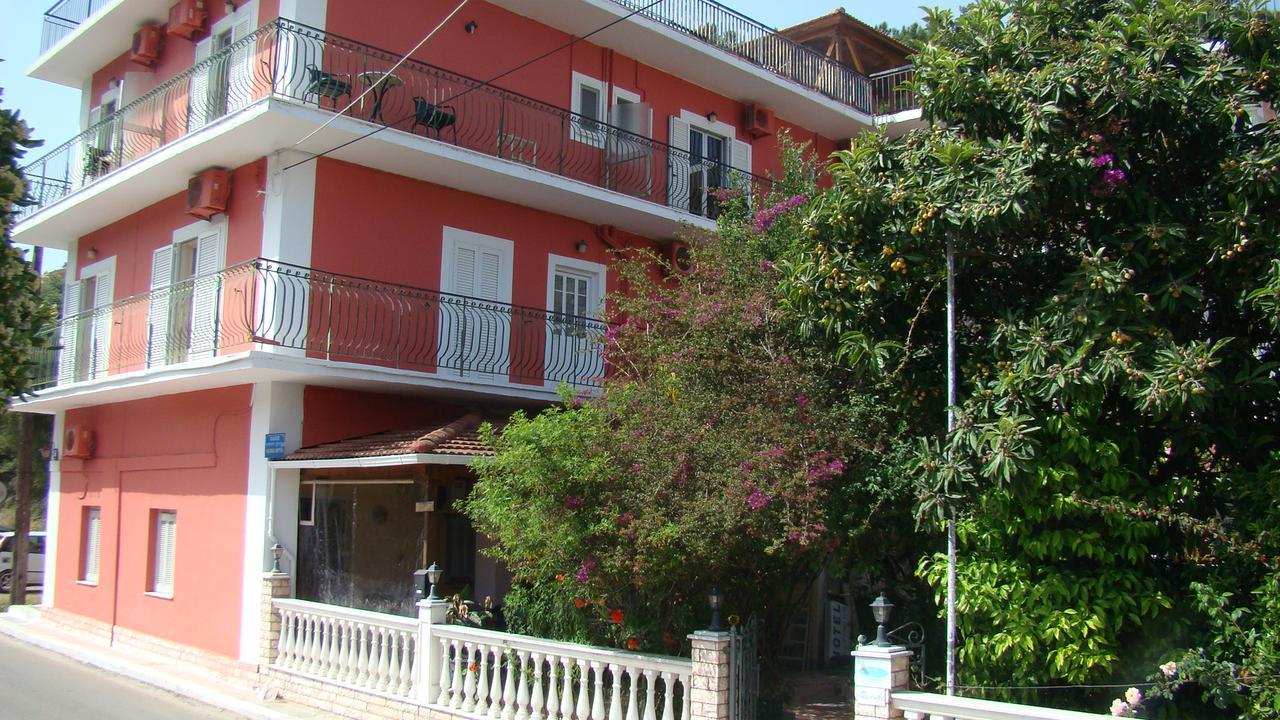 Dionisis Apartments Agia Efimia Bagian luar foto