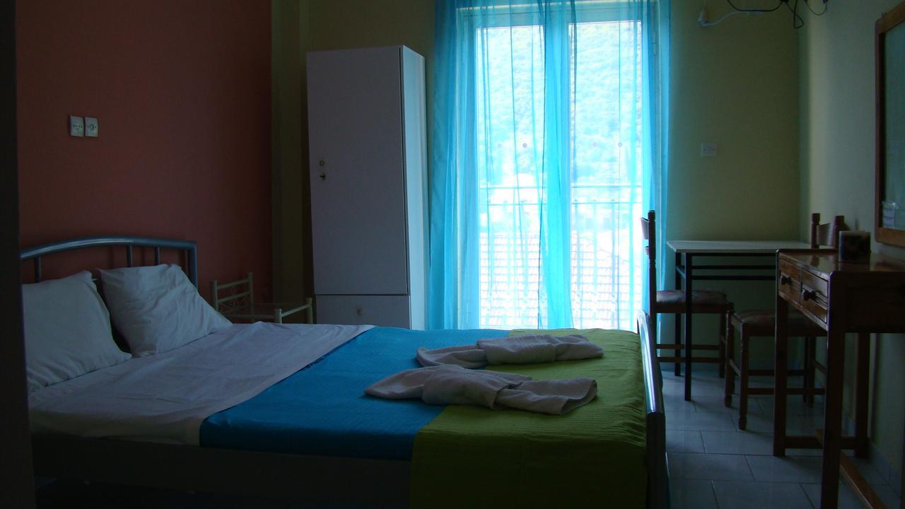 Dionisis Apartments Agia Efimia Bagian luar foto