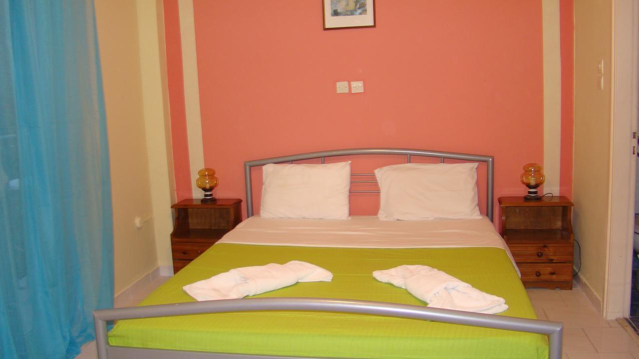 Dionisis Apartments Agia Efimia Bagian luar foto