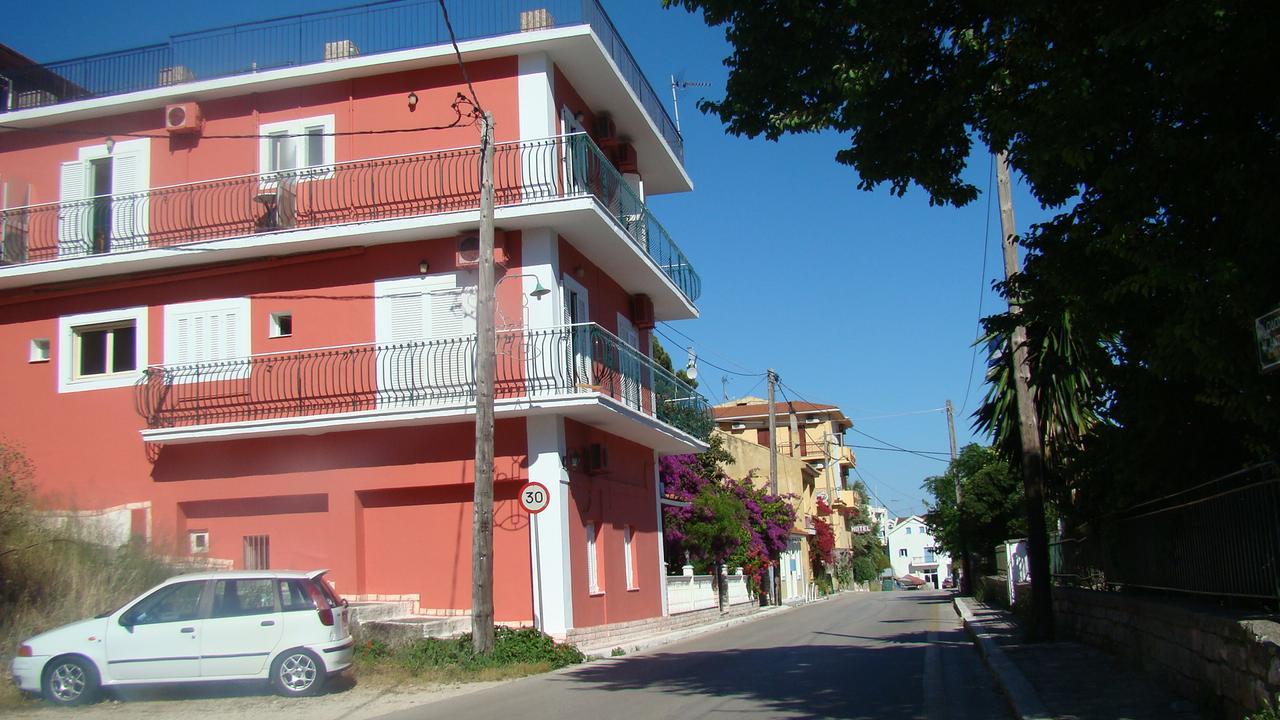 Dionisis Apartments Agia Efimia Bagian luar foto